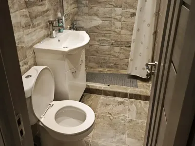 baie apartament inchiriere Sector 1 București dus modern
